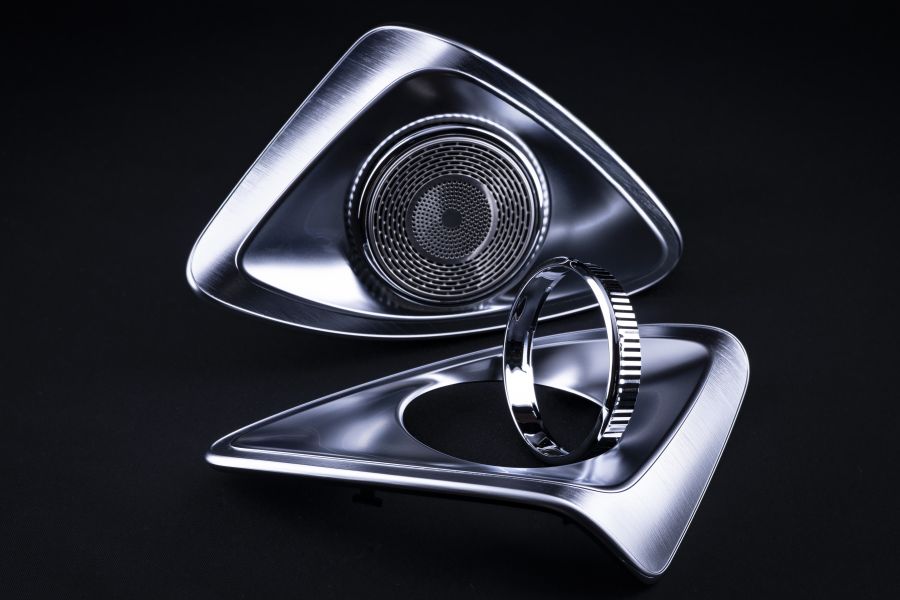 Mirror triangle with speaker